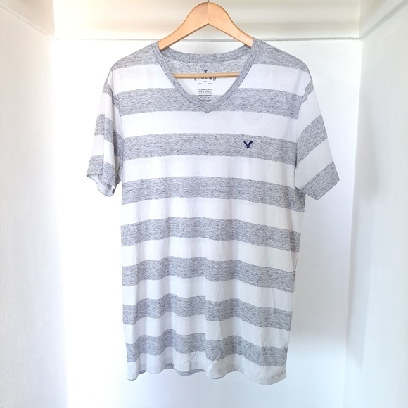 American Eagle outfitters | Men's grey & white v neck t shirt - Picture 1 of 9